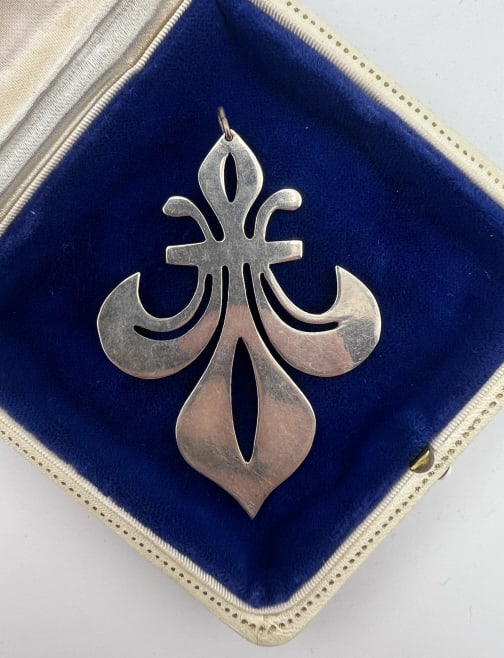 Estate Fleur de Lis Sterling Silver Pendant (1 of 8)
