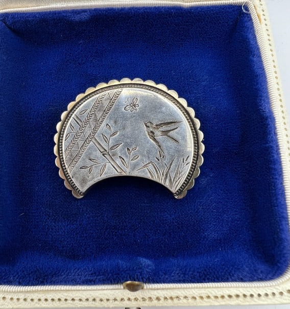 Antique 19th C Victorian Sterling Bird Brooch: Antique 19th C Victorian Sterling Bird Brooch.Engraved sterling silver chinoiserie Aesthetic Movement style brooch featuring a bird and butterfly in bamboo and bulrush. Back is marked sterling silver.