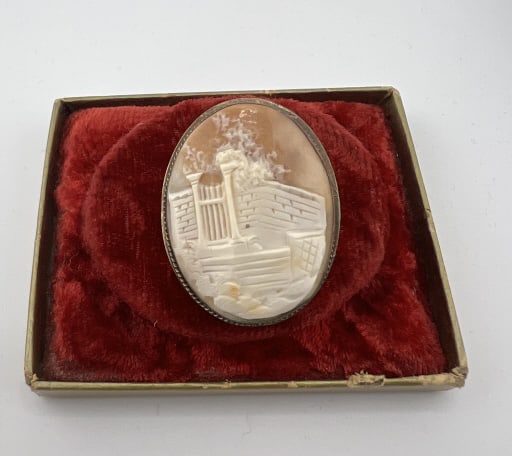 Antique Carved Shell Cameo Pendant w Castle Scene: Antique Carved Shell Cameo Pendant w Castle Scene. Hand carved natural shell cameo mounted as a brooch or a necklace pendant. Measures 1.5 inches in length.
