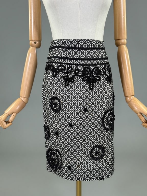 Vintage 2000s Badgley Mischka Lace Eyelet Skirt: Vintage 2000s Badgley Mischka Lace Eyelet Skirt having beaded soutache & lace embroidery throughout, fully lined with side zip closure. Labeled Badgley Mischka - marked size 0. Measuring 28 inch waist