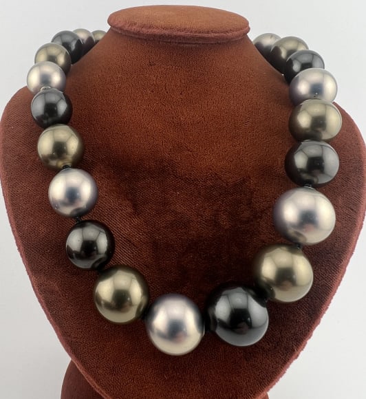 14k Gold & Cultured Tahitian Pearl Necklace Strand (1 of 10)