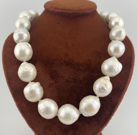 Estate 14kt Gold Cultured Baroque Pearl Necklace: Impressive Estate 14kt Gold Cultured Baroque Pearl Necklace. Hand knotted on silk thread and set with a navette form 14kt yellow gold clasp. Cultured pearls with high luster, showing subtle tones of c