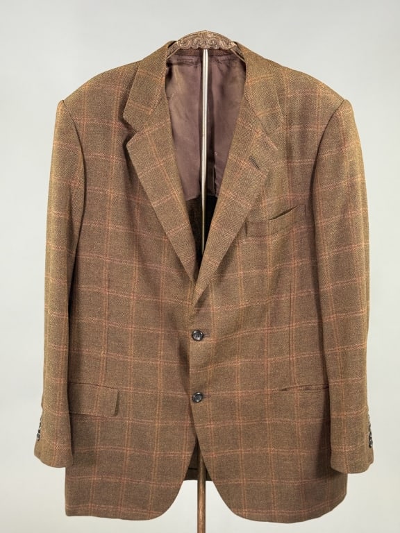 Vintage Oxxford Clothes Barneys NY Wool Blazer: Vintage Oxxford Clothes Barneys NY Wool Blazer Jacket having check print throughout with notched lapel collar, single breasted button front closure and three front welt pockets two with flaps. Measuri