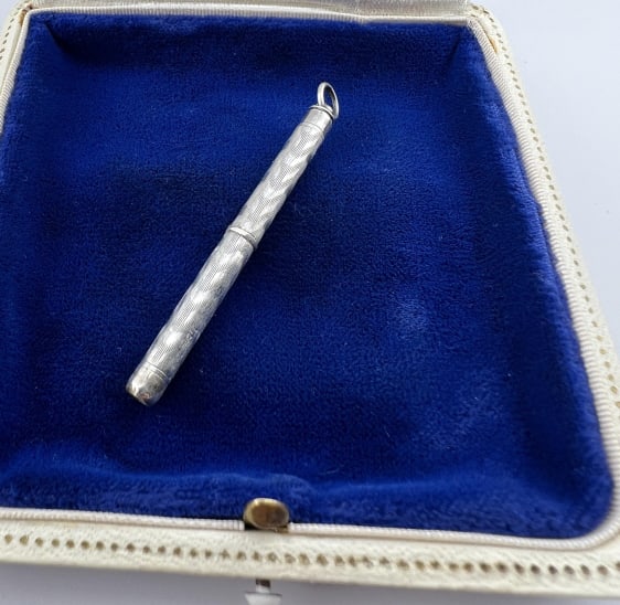Art Deco Era Sterling Chatelaine Pencil Pendant: Antique Art Deco Era Sterling Silver Chatelaine Pencil Pendant. Hallmarked. Measures 2.25 inches in length.