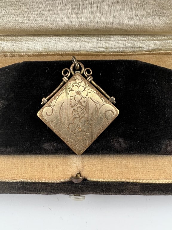 Antique 19th C Gold Filled Floral Motif Locket: Antique 19th C Gold Filled Floral Motif Locket Necklace Pendant. Measures 1.5 inches in length with the bail.