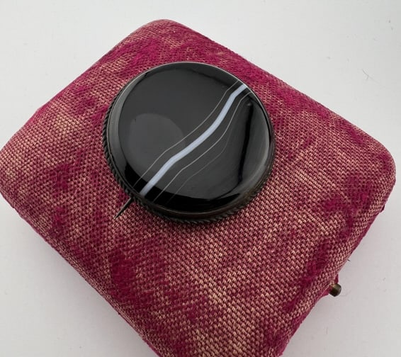 Antique 19th C Silver & Banded Agate Round Brooch: Antique 19th C Silver & Banded Agate Round Brooch. Having a nice round plaque of banded black and white agate in silver frame. Agate measures just over 1.25 inches in diameter. Overall measures 1.5 in
