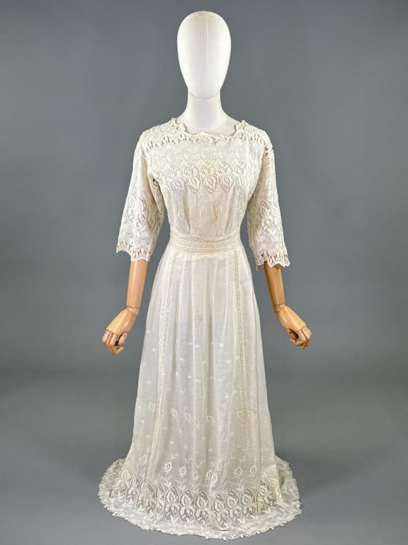 Antique Edwardian Floral Embroidered Lawn Dress (1 of 18)