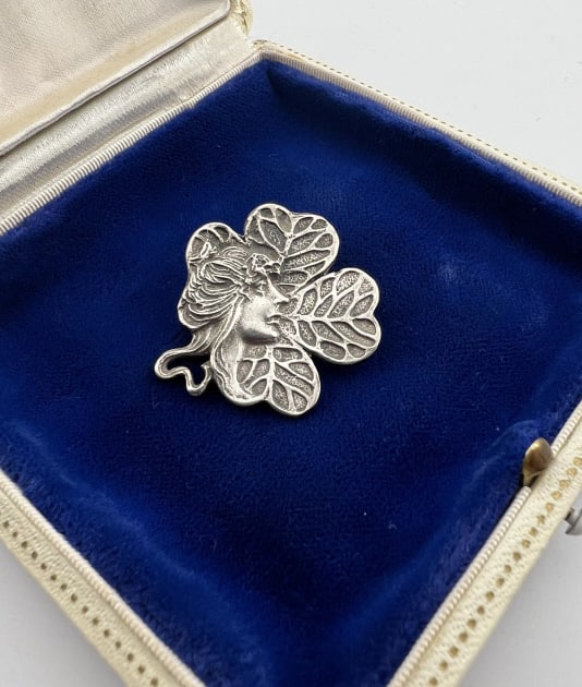 Art Nouveau Style Sterling Silver Figural Pendant: Art Nouveau Style Sterling Silver Figural Pendant or Brooch. Sterling silver, hallmarked 925, four leaf clover design with portrait of a woman having flowing hair in the Art Nouveau manner, necklace p