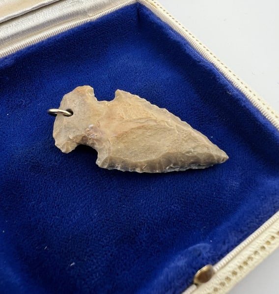 Native American Arrowhead Necklace Pendant: Vintage Native American Arrowhead Necklace Pendant. Measures just under 2 inches in length.