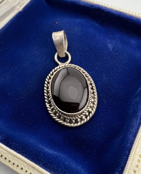 Native American Style Sterling & Onyx Pendant: Native American Style Sterling Silver & Black Onyx Cabochon Necklace Pendant. Hallmarked. Measures 1.75 inches in length.