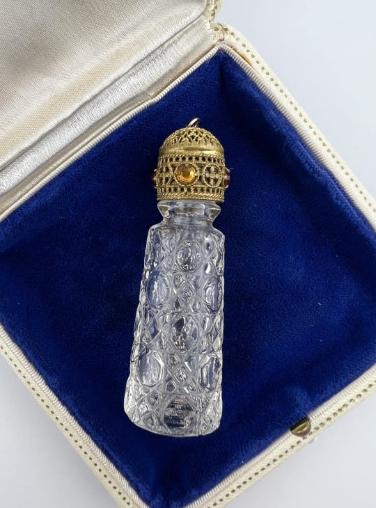 Antique Czech Glass w Jewels Perfume Flask Pendant: Antique Czech Glass w Jewels Perfume Flask Pendant. Antique perfume bottle necklace pendant flask. Possibly Czech in origin with gilt metal mount and jeweled crystals. Measures 2.75 inches in length.