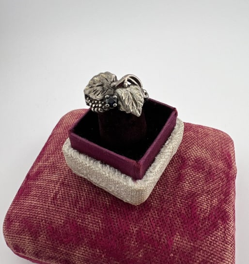 Vintage Black Hill Style Sterling Grape Motif Ring: Vintage Black Hills Style Sterling Grape Motif Ring. Hallmarked. Ring size 6