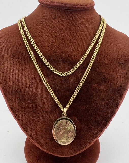 Bird Motif Locket on Gold Filled Necklace Chain: Vintage Gold Filled Bird Motif Locket Necklace Pendant on Gold Filled Curb Link Necklace Chain. Bail of the locket and clasp of the chain are both marked for gold filled. Chain measures 24 inches in l