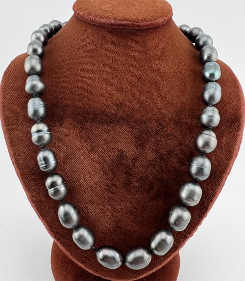 Estate Cultured Baroque Tahitian Pearl Necklace: Estate Cultured Baroque Tahitian Pearl Necklace Strand. Hand knotted on silk thread, with cultured baroque high luster Tahitian pearls with tones of silver, gray and champagne. Pearls vary slightly in