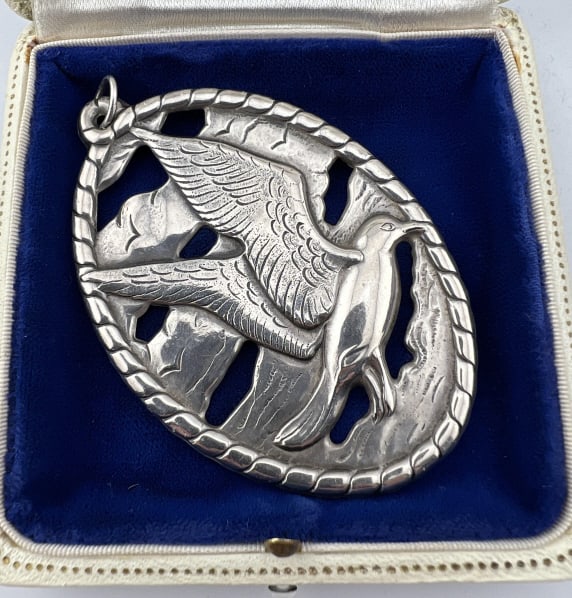 Vintage Gorham Sterling Silver Seagull Pendant: Vintage Gorham Sterling Silver Seagull Pendant. Signed and hallmarked on the back. Measures 3.25 inches in length. Weighs approximately 16 grams.