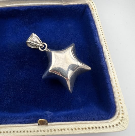 Vintage Sterling Silver Puffy Star Pendant: Vintage Sterling Silver Puffy Star Necklace Pendant. Bell inside. Acid tests for sterling. Measures just under 1.75 inches in length.