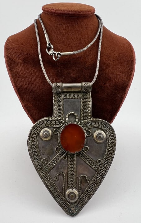 Vintage Middle Eastern Silver Necklace w Carnelian: Vintage Middle Eastern Silver Necklace w Large Scale Carnelian Necklace Pendant. Chain measures approximately 21 inches in length, pendant measures approximately 4 inches in length.
