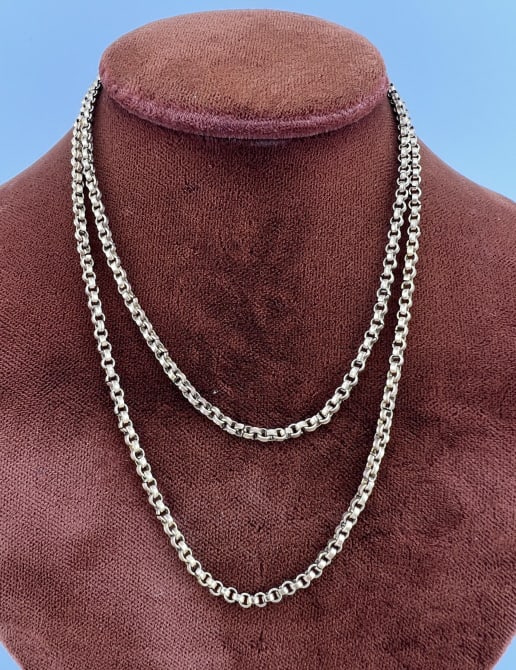 Antique 19th C Georgian Style 8kt Gold Necklace: Antique 19th C Georgian Style 8kt Gold Necklace Chain. This chain comes with paperwork that it machine tests for approximately 8.4 karat gold. Chain measures 21 inches in length.