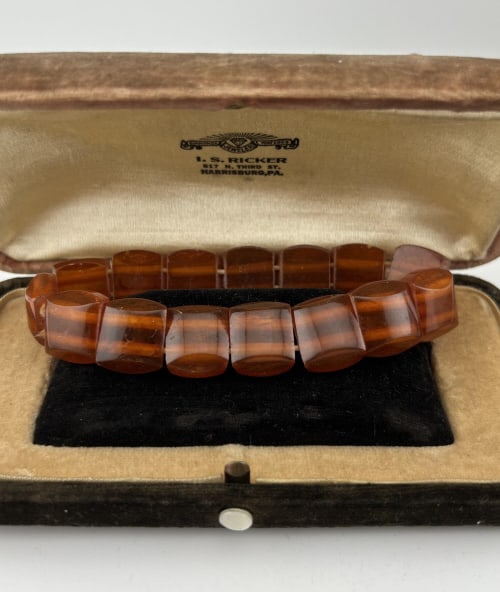 Vintage Baltic Amber Beaded Panel Bracelet: Vintage Baltic Amber Beaded Panel Bracelet. Weighs approximately 15.5 grams total. Measures approximately 7.5 inches.