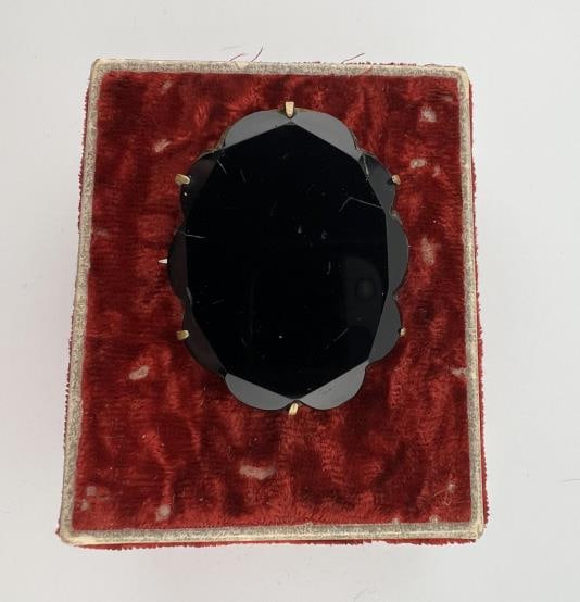 Antique 19th C Mourning Jewelry French Jet Brooch: Antique 19th C Mourning Jewelry French Jet Brooch. Measures 1.75 inches in width.