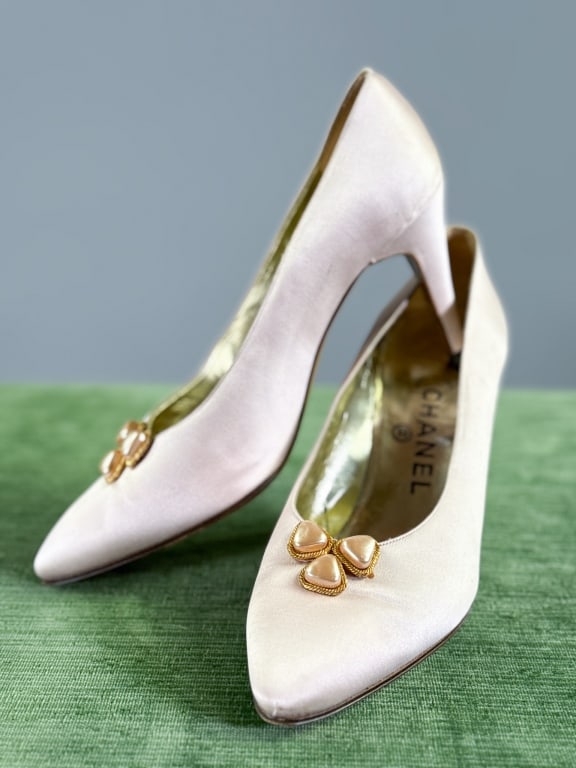 Vintage 1980s Chanel Paris Satin Pearl Pumps Heels (1 of 10)