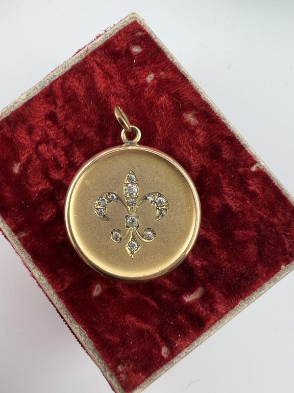 Antique C 1900 Gold Filled Fleur de Lis Locket (1 of 5)
