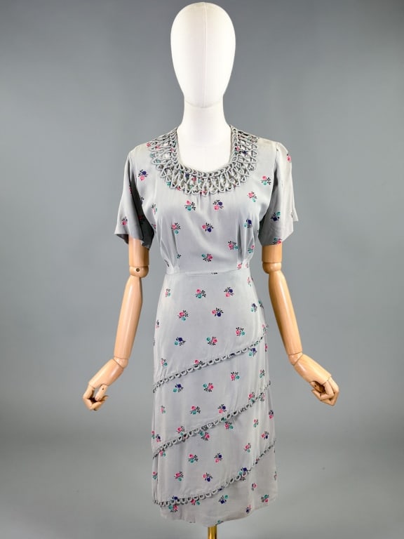 Vintage 1940s Rayon Crepe Floral Ribbon Work Dress (1 of 15)