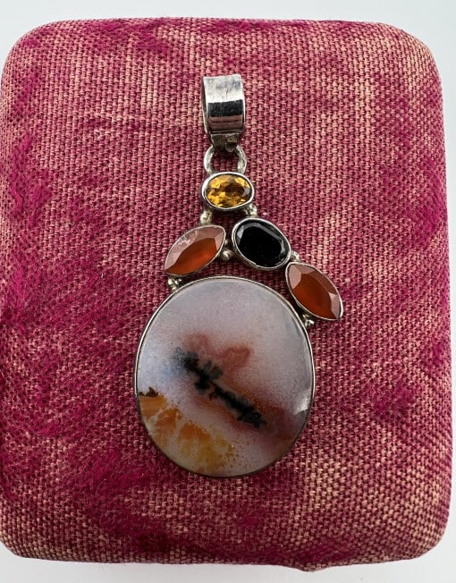 Sterling Silver & Agate Bezel Set Necklace Pendant: Sterling Silver & Agate Bezel Set Necklace Pendant. Measures just under 2 inches in length.