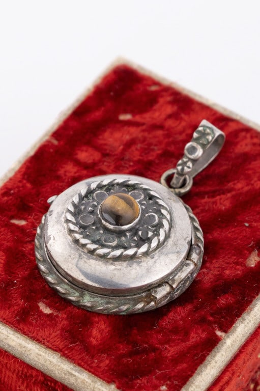 Vintage Sterling & Tiger's Eye Cabochon Locket (1 of 8)