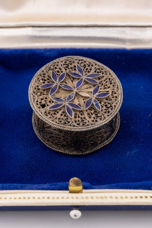 Antique Handmade Silver Filigree Wirework Box (1 of 9)