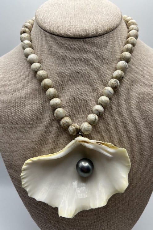 Estate Carved Shell Bead Necklace w Pearl Shell (1 of 9)