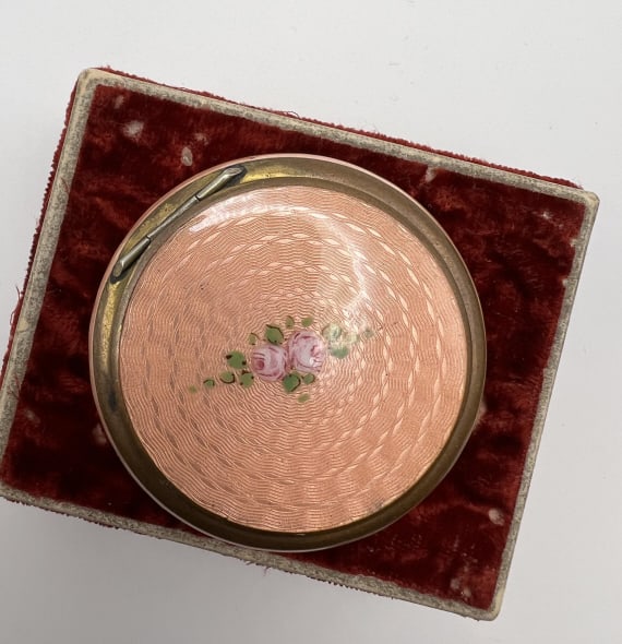Antique Guilloche Enamel Floral Motif Compact: Antique Guilloche Enamel Floral Motif Compact. Original interior intact with puff and mirror. Measures 2 inches in diameter.