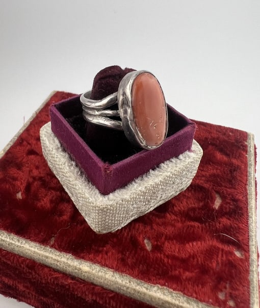 Vintage Native American Sterling Coral Ring (1 of 7)