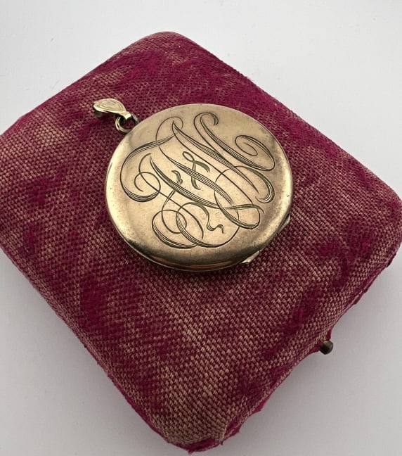 Antique C 1900 Art Nouveau Gold Filled Locket (1 of 5)