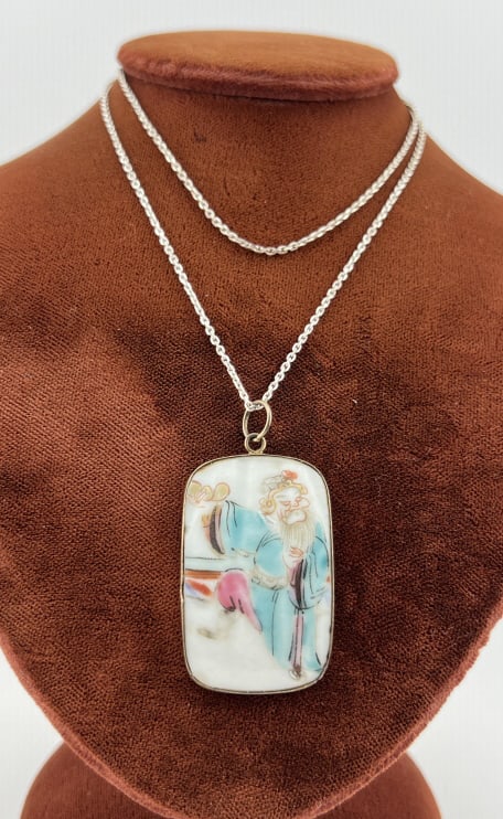 Italian Sterling Necklace Chain w Chinese Pendant: Italian Sterling Silver Necklace Chain w Chinese Famille Rose Porcelain Pendant. Chain is hallmarked and stamped ITALY. Chain measures 18 inches in length. Pendant has a nice filigree wirework back an