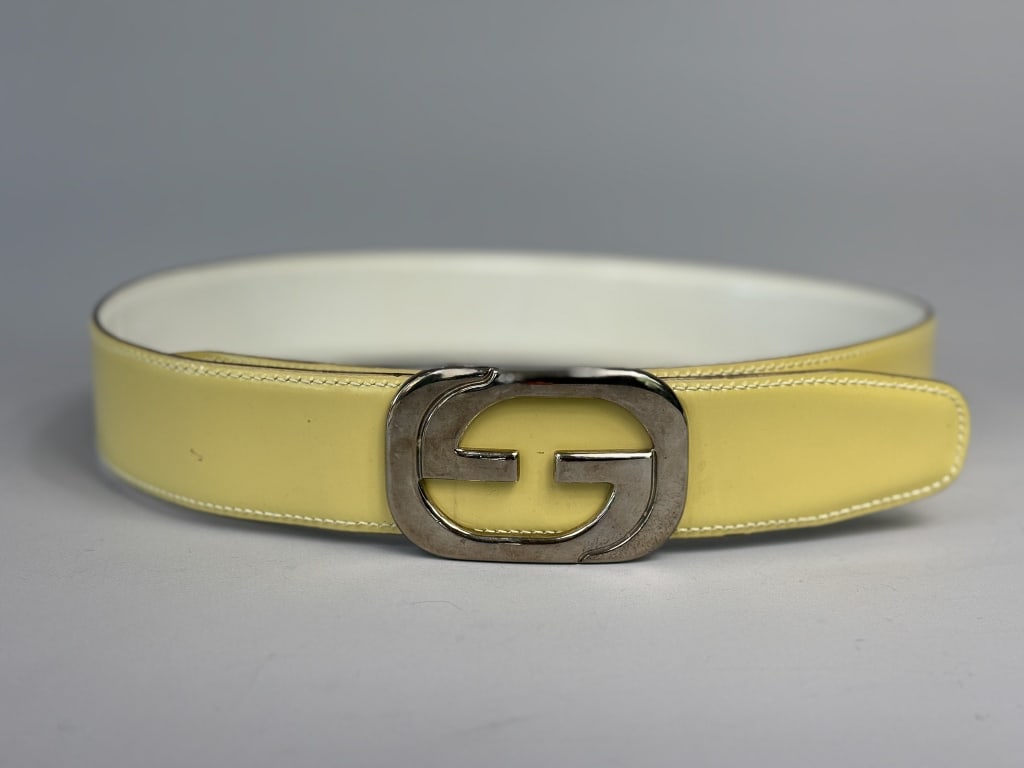 Vintage Gucci Leather Reversible GG Logo Belt: Vintage Gucci Leather Reversible GG Logo Belt having silver tone metal interlocking GG logo buckle with holes to accommodate 26 - 30 inch waist. Labeled Gucci Made in Italy - 70 28 036 1766 2121 5. Ge