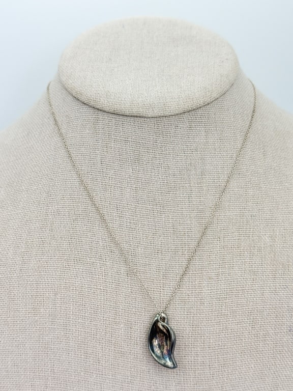Tiffany & Co Sterling Elsa Peretti Leaf Necklace: Tiffany & Co Sterling Elsa Peretti Leaf Necklace. Signed and hallmarked. Chain measures 16 inches in length.