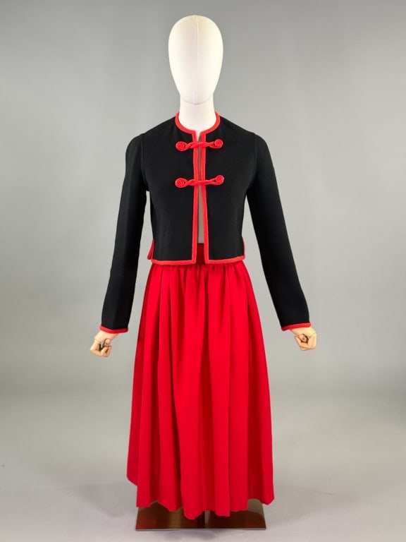 Vintage 1970s Valentino Wool Jacket & Skirt Set: Vintage 1970s Valentino 2 Pc Wool Jacket & Skirt Set having button closure at jacket front and zip closure at skirt side. Labeled Valentino Boutique - marked size 6. Jacket measuring 36 inch bust, 16 