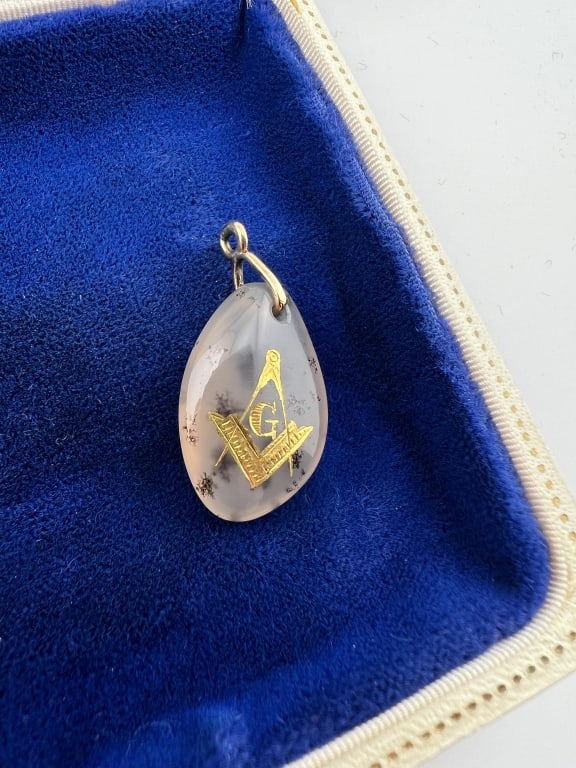 Antique 14kt Gold Dendritic Agate Masonic Pendant: Antique 14kt Gold Dendritic Agate Masonic Pendant. Bail acid tests for 14kt gold. Measures just over 1.25 inches in length.