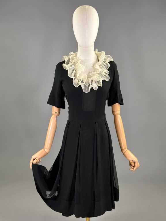 Vintage 1950s Pauline Trigere Silk Crepe Dress (1 of 10)