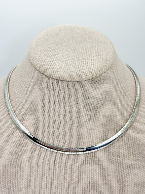 Vintage Italian Sterling Articulated Necklace: Vintage Italian Sterling Silver Articulated Necklace. Hallmarked. Measures approximately 16.5 inches in length.