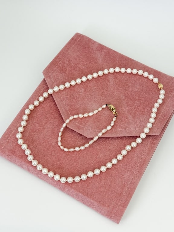 Estate 14kt Yellow Gold & Cultured Pearl Necklace: Estate 14kt Yellow Gold & Cultured Pearl Necklace Strand. Hand knotted on white silk thread. Clasp is hallmarked. Pearls are approximately 4mm. Measures approximately 16 inches in length. Together wit