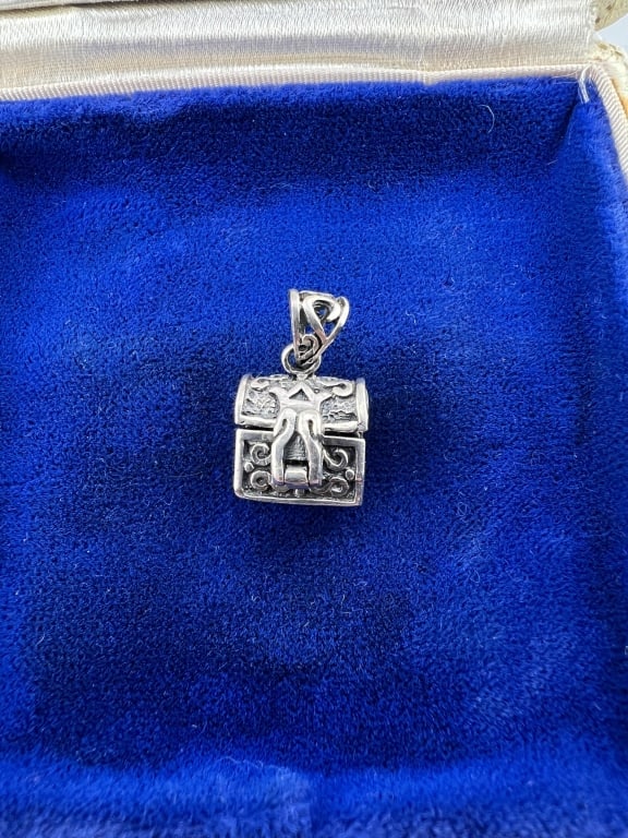 Sterling Silver Treasure Chest Charm That Opens (1 of 4)