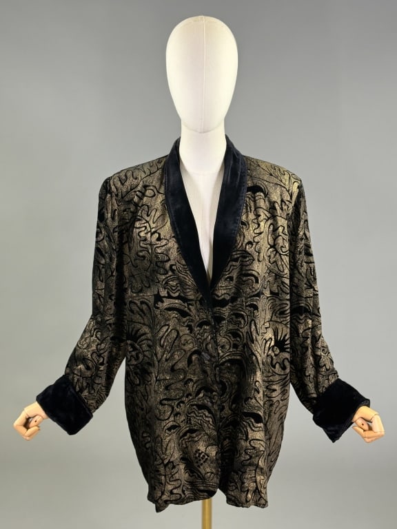 Vintage 1980s Spinella Venezia Velvet Printed Coat: Vintage 1980s Spinella Venezia Metallic Velvet Printed Coat Jacket having shawl collar at neck with single breasted button front closure, fully lined throughout. Labeled Spinella Venezia - marked size