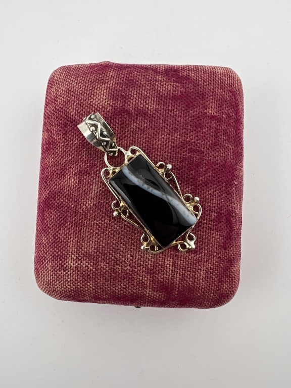 Vintage Sterling & Banded Agate Necklace Pendant (1 of 6)