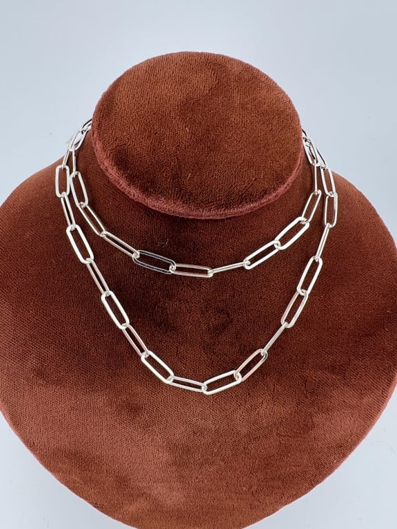 Italian Sterling Silver Paperclip Necklace Chain: Italian Sterling Silver Paperclip Link Necklace Chain. Marked ITALY and 925 on the clasp. Measures approximately 18 inches in length.