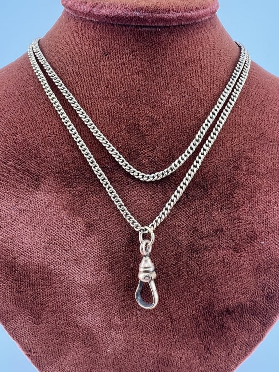 Antique Yellow Gold Fill Necklace Chain w Dog Clip: Antique Yellow Gold Filled Necklace Chain w Dog Clip. Curb link necklace chain with spring ring clasp and dog clip to hold a pendant or charms. Chain measures 24 inches in length.