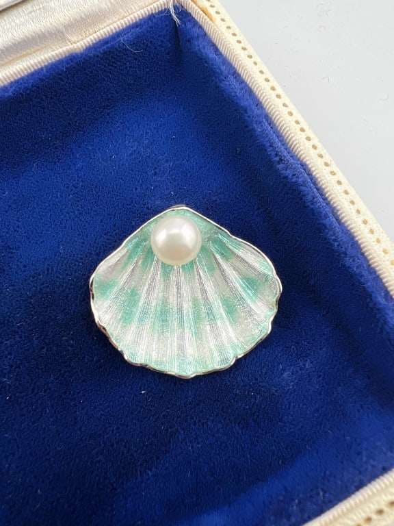 Sterling Silver Pearl & Enamel Shell Motif Pendant: Sterling Silver Pearl & Enamel Shell Motif Necklace Pendant. Hallmarked. Measures 1 inch in length.
