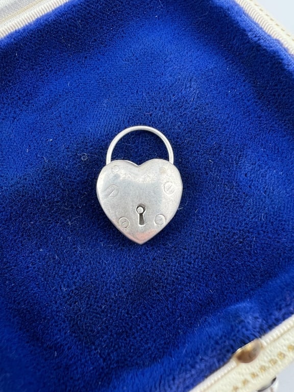 Vintage Sterling Silver Heart Form Padlock Clasp: Vintage Sterling Silver Heart Form Padlock Clasp or Pendant. Hallmarked 925 on the back. Measures 1 inch in length.