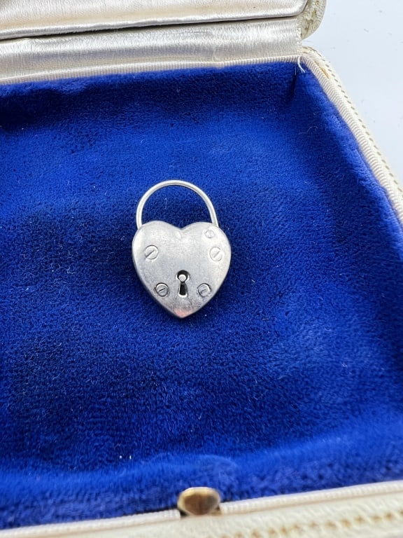 Vintage Sterling Silver Heart Form Padlock Clasp3: Vintage Sterling Silver Heart Form Padlock Clasp or Pendant. Hallmarked 925 on the back. Measures 1 inch in length.